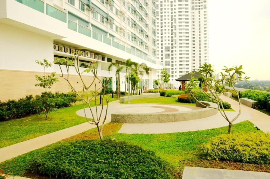 Affordable Makati Serviced Apartments Manila Eksteriør billede