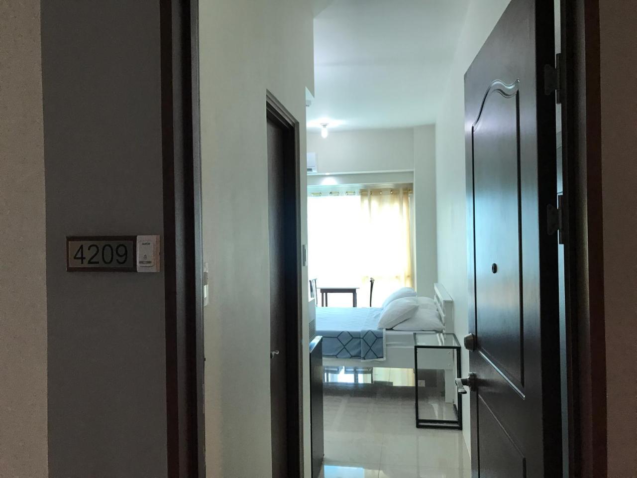 Affordable Makati Serviced Apartments Manila Eksteriør billede